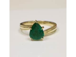 Pear Shape Emerald Promise Ring (Solitaire)